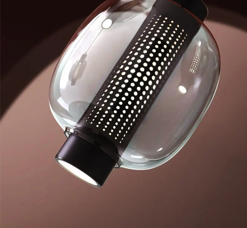 Suspension Bolla LUMORA en verre soufflé transparent avec structure centrale en métal noir perforé au design italien