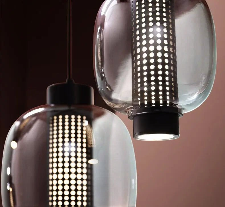 Suspension Bolla LUMORA en verre soufflé avec cylindre perforé en métal noir pour un éclairage design italien élégant